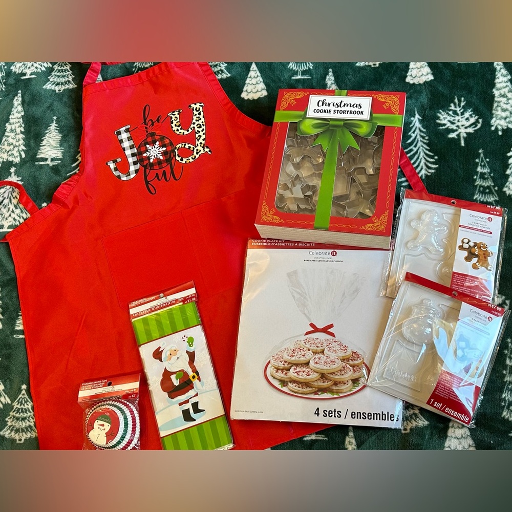 Christmas / Holiday baking set - apron, cutters, bags and hot chocolate bombs